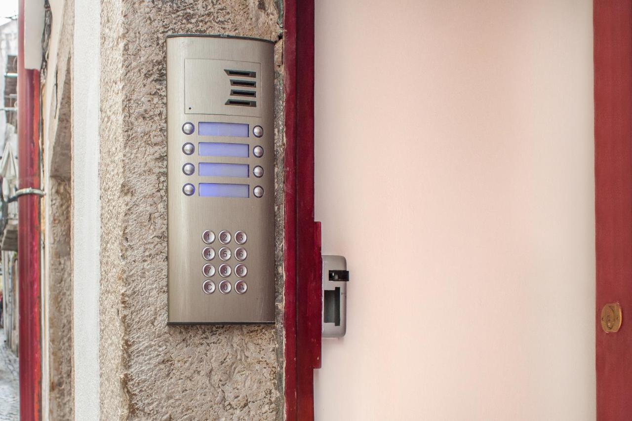 Guest Inn Alfama Apartments Lisbon Bagian luar foto