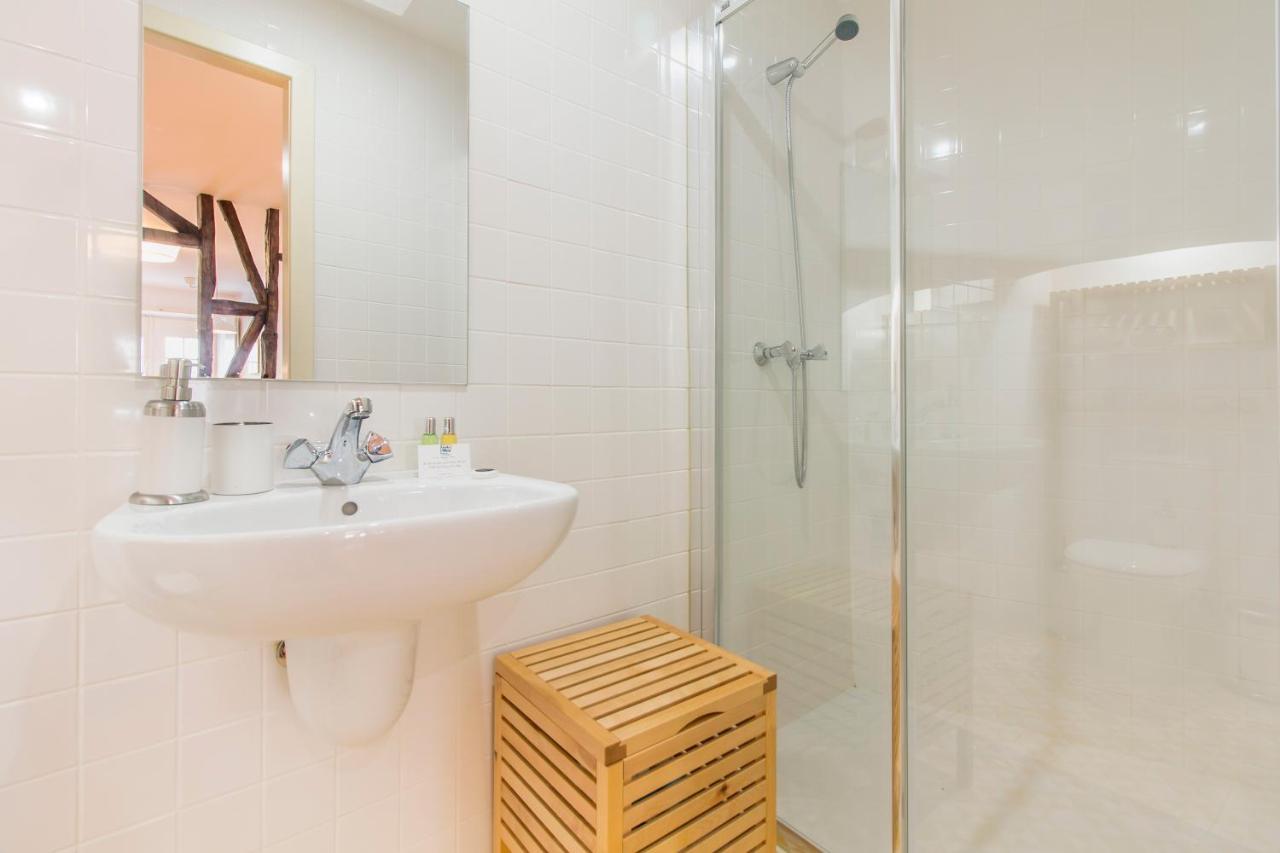 Guest Inn Alfama Apartments Lisbon Bagian luar foto